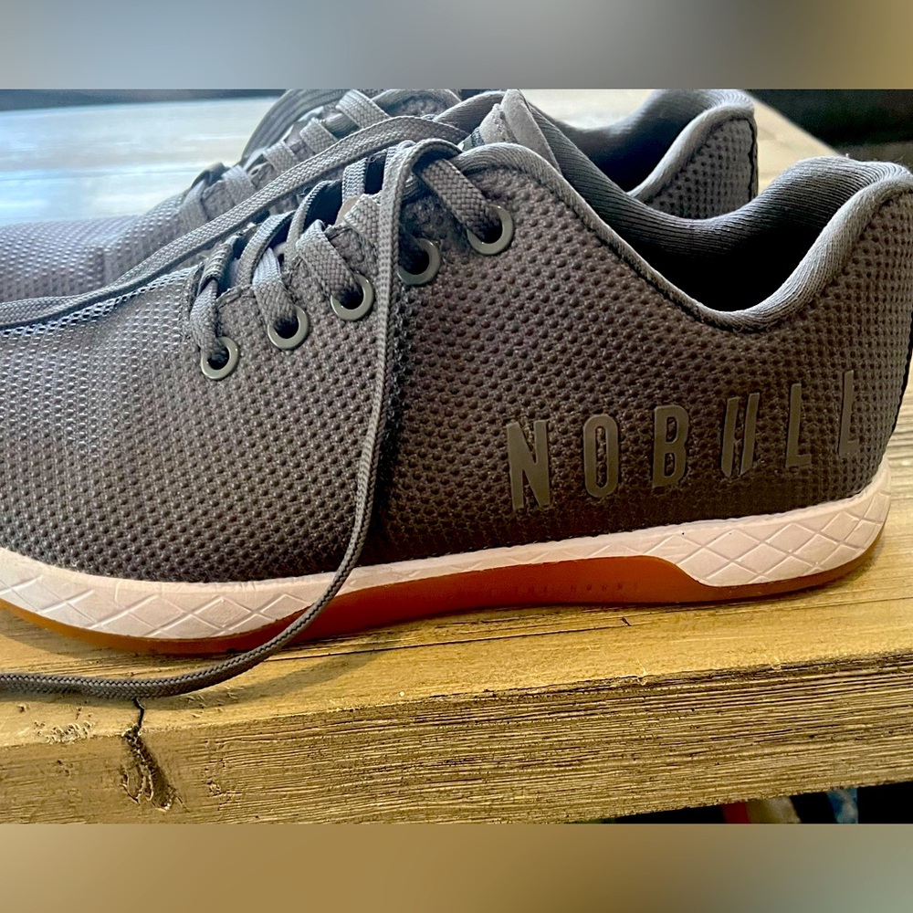 NO BULL Artic Gum Trainer Unisex M/6.5 W/8 •